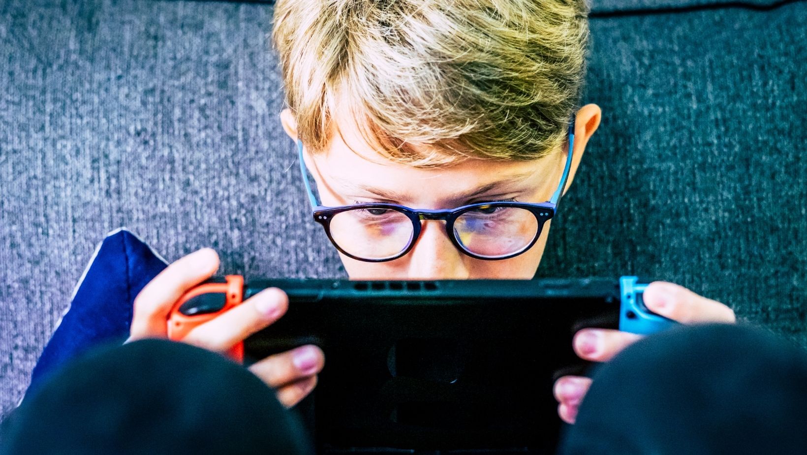 Svarīgi vecākiem: kā padarīt videospēles bērniem pēc iespējas drošākas?